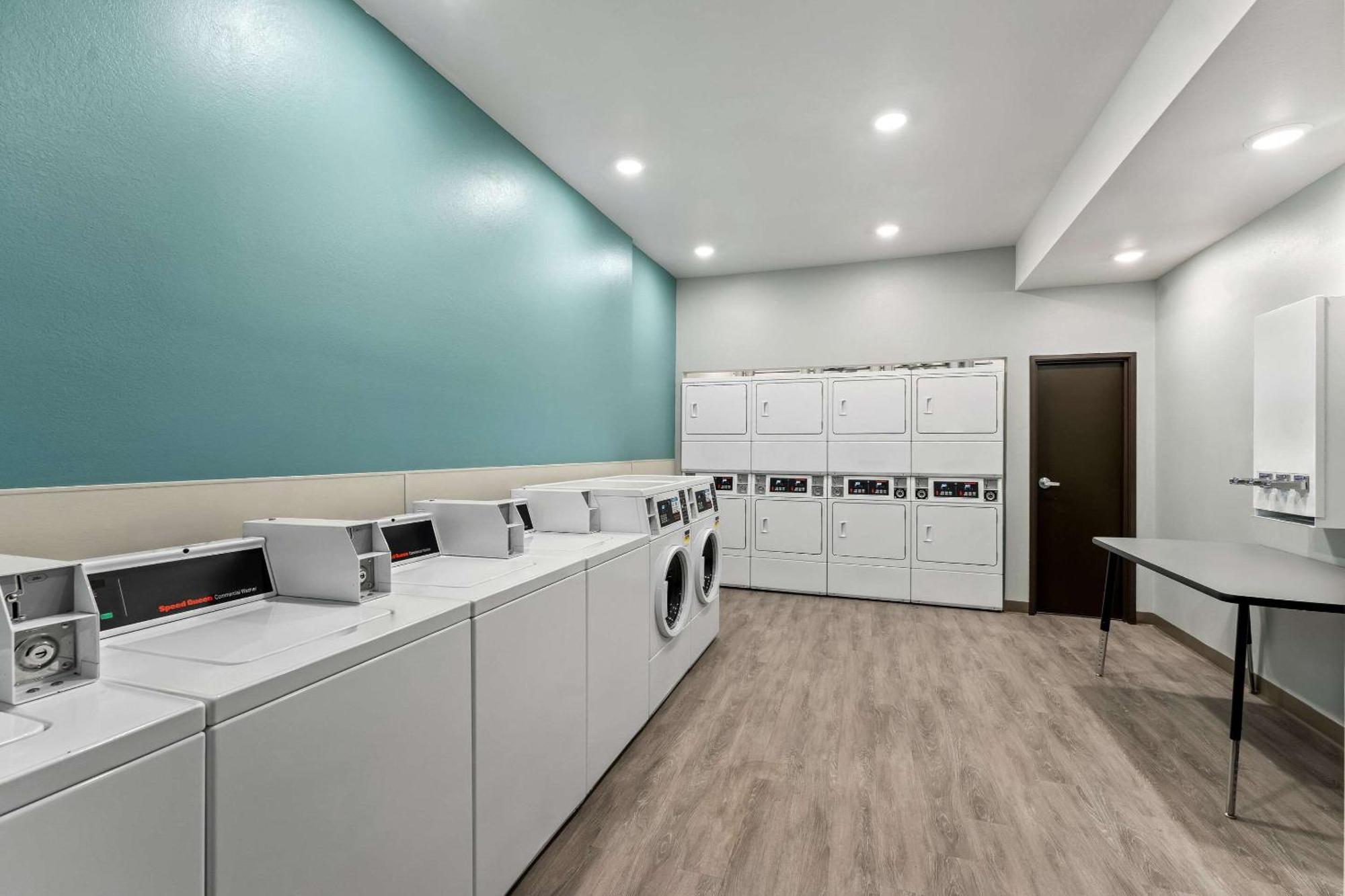 Woodspring Suites Easton Nazareth المظهر الخارجي الصورة