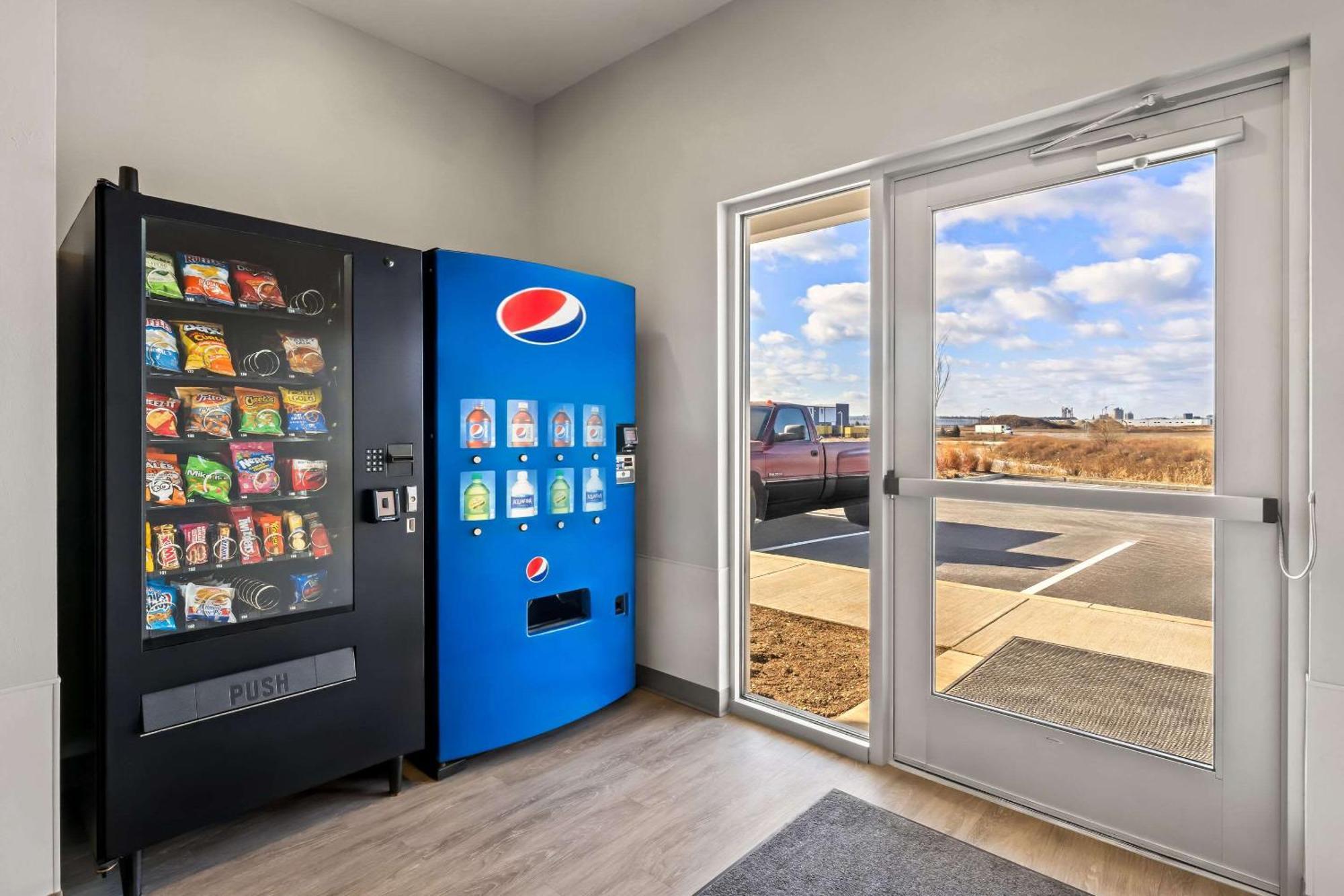 Woodspring Suites Easton Nazareth المظهر الخارجي الصورة